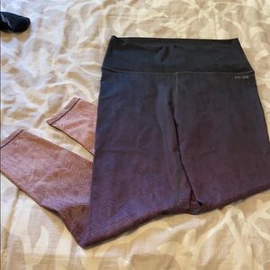 AR-33 leggings- never worn